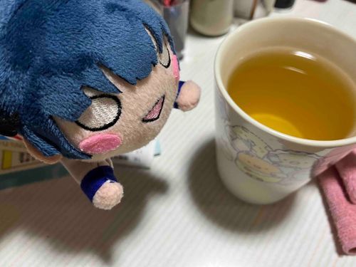 「明日のライブに向けて、安眠効果のある紅茶を飲むわよ！」