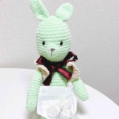 見て見て〜！月曜日に遠くの街からひよりの大好きなお姉ちゃんが遊びに来てくれたんだ！お土産にもらったお菓子いっぱいあるんだけど今日はこれを食べるんだ！甘くてサクサクで美味しくて大好きなんだ♪