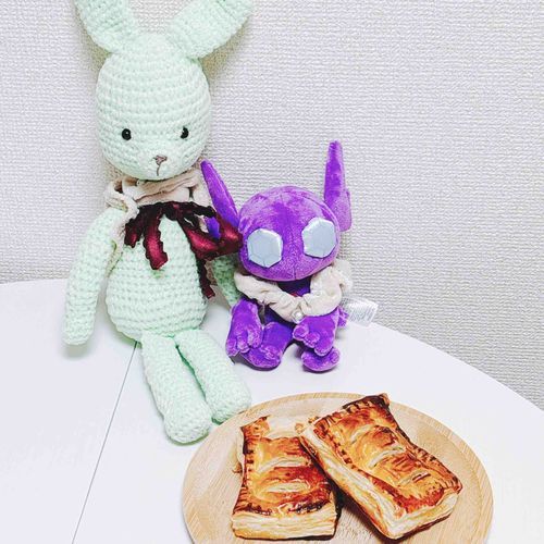 やっほ〜！ひよりだよ〜！この前お姉ちゃんがお休みの時にアップルパイを作ってくれたんだ♪少し焦げちゃってごめんねって言ってたけど…ひよりは全然気にしてないんだ！ヤミラミと一緒に食べるから美味しさも倍増なんだ♪