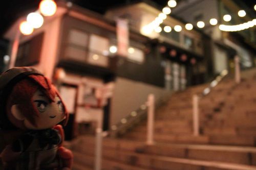 たまには よるに でかけるのも いいね すてきな ふんいき だ