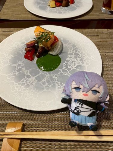 投稿の主はコース料理だとしらず高級店に入り、入ってしまった為
本人は貴族やっていくと意気込んで
高いコース料理を頼んでました。
哀れ。。。