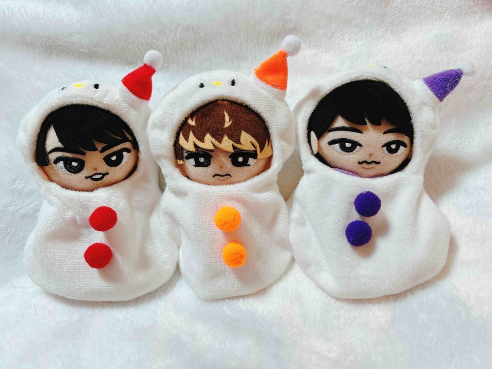 💜「みんな、こんばんはぁ。今日はぬしさんに買ってもらった服の報告だよー」
🧡「SnowManにスノーマンの格好さすの、おもろいなぁ。ぬくぬくであったかいで。」
❤️「お揃いのジャージも良いですよ。いつかこれを着て、遊びに出かけたいですね。」