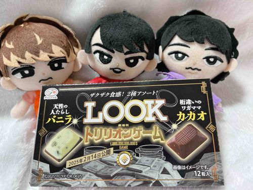 🧡「急やけど、みんなに宣伝やで！」
💜「今日から、うちのメンバーが出演している映画が始まったんだよ。ドラマからの映画化だね。」
❤️「お時間があれば、ぜひ観てもらいたいですね！」
💜🧡❤️「「「よろしくお願いします！！！」」」