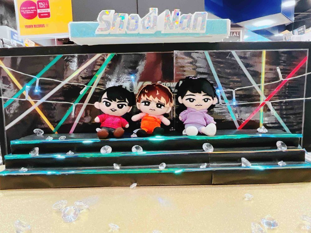 🧡「今日はいっぱいお出かけしてきたんやで！」
💜「お城登ったり、ちいかわのお店行ったり、楽しかったねぇ」
❤️「ぬしさんも僕らも充実したお休みでした。」