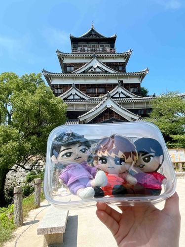🧡「今日はいっぱいお出かけしてきたんやで！」
💜「お城登ったり、ちいかわのお店行ったり、楽しかったねぇ」
❤️「ぬしさんも僕らも充実したお休みでした。」