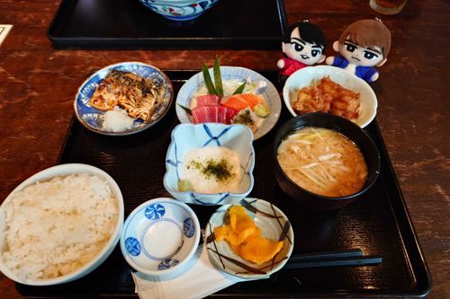 おまえにしては健康的な食事だな
贅沢な定食だね！美味しそう

なべくんは下僕の食生活をなんだと思ってるのかな？