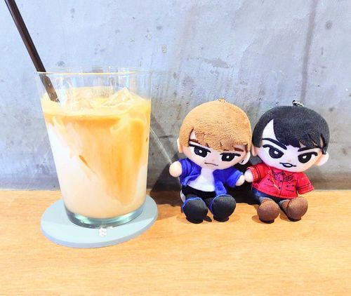 オシャレなカフェで食後の休憩だね
だったはずなんだけどな

めちゃくちゃ美味しいカフェラテで、もう少しゆっくりしたかったのですが、半分くらいたってから下僕はほぼ一気飲みしました。理由は後日