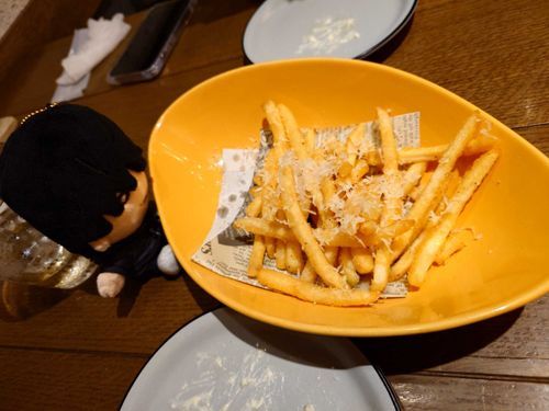 久しぶりに連れ出したと思ったら食べかけのポテトと撮るためか。

トリュフチーズポテトめちゃくちゃ美味しかった😋
