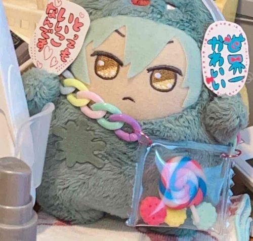 おれ、せかいいちかわいい、とってもいいこ
ぽーちに、おなかのおにく、のってるの、みないでね