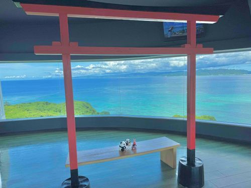 コウリタワー名物は、タワー内の鳥居⛩️と、屋上の鐘🔔です。
こちらの鳥居の下にはベンチがあってカフェも開けちゃいますよ💖
#おでかけうささん