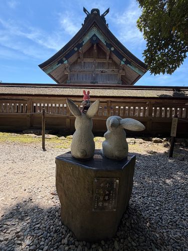 【出雲旅回想編5】
こちらが出雲大社の御本殿の裏を守るウサ友さん達です🐰✨
いつも空を見上げてるので、十五夜の月も見てただろうなぁと思い出しました🎑