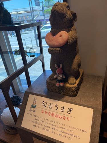 【出雲旅回想編12】
この時まで、うさぎは縁結びに善いとされているのを知らなかったウサギですが、勾玉うさぎさんと遊んできました🐇💕