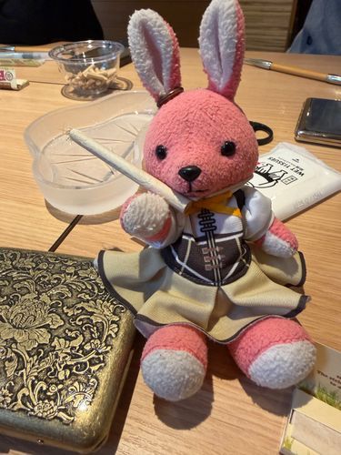 マスターが松葉タバコWSに参加したのに同行したうさです🐰
全天然素材、ニコチン、タールフリーで松果体活性化してくれる健康に良いものだそうですが、カフェUSSAは禁煙です🚭