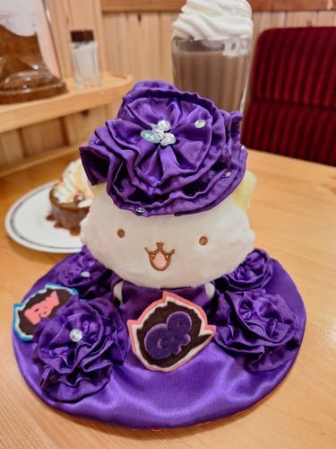 ハロウィンのドレスで。ケーキおいしいー。
