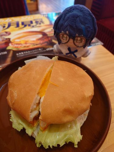 このお店のお料理はいつ来ても大きくてびっくりします
俺よりも大きいですね…