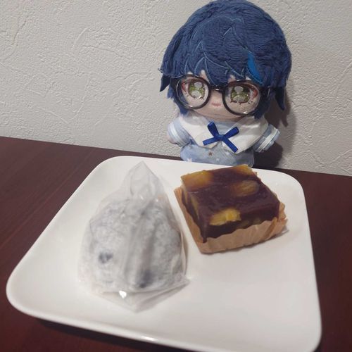 頂き物の和菓子です
甘さ控えめで美味しいです🎶