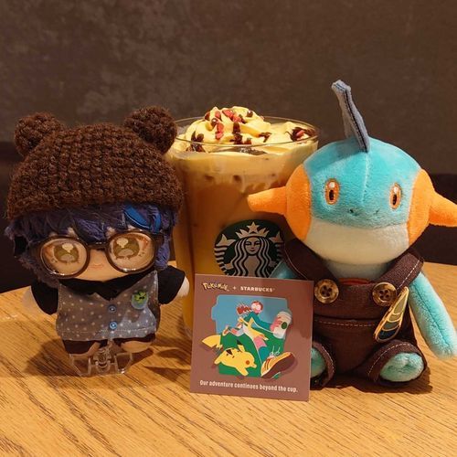ピカチュウハニークリームラテを飲みに行きましたよ
お隣は同居人のヌマたろうくんです