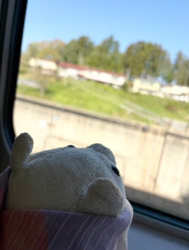 はじめて旅行にいったの。新幹線フォォ…！