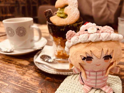 喫茶店でコーヒー抹茶パフェとレモンハーブティーをいただきました🫖
