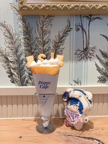 自分でカスタムできるクレープを食べました！JUNにしたかったんですけど、J以外なかったのでイニシャルにしました🧸