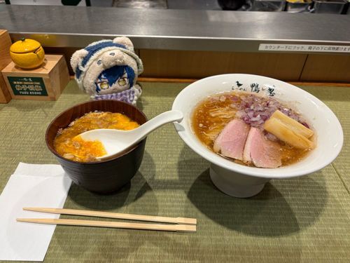 プロデューサーお気に入りのラーメン屋に行きましたよぉ🎶ラーメンはもちろん、親子丼が別格に美味いんですよねぇ〜