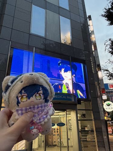 池袋でEMBRACEが流れています🎶15分おきに流れているので皆さん機会があれば見てみてくださいねぇ〜