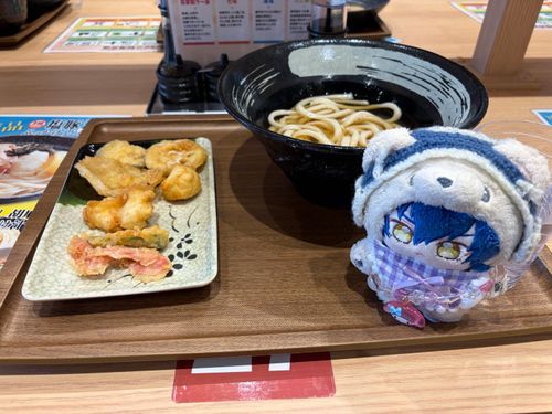 食べ放題屋さんに行きました🎶メインはうどんなんですけど、プロデューサーはうどんそっちのけで米を4杯食べてました🍚正気っすか…？