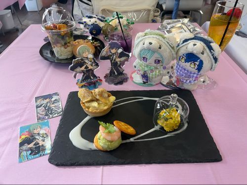 アニカフェに行きました🎶プロデューサーはカボチャが苦手なので、しかめっ面でサラダを食べてましたよぉ…