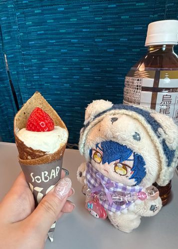 ずっと気になっていたそば粉のクレープを食べました🍰苺の酸っぱさと生クリームの甘さが相性バッチリでしたねぇ〜🎶