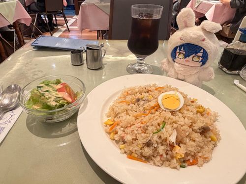 プロデューサーがどうしてもピラフが食べたいって言うので喫茶店に行きました！カニピラフ、美味しかったっすねぇ〜🦀