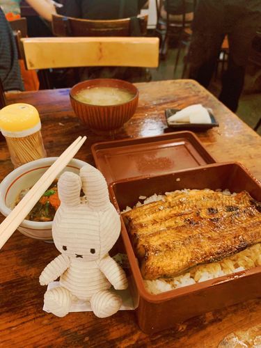 This is an old photo 
I left miffy at school (;o;)
everything is chaotic after the earthquake, hope my school get well soon;;