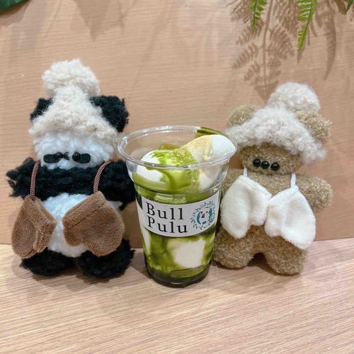 🐻「あいす♪あいす♪」
🐼「プルプル⛄️（寒）」