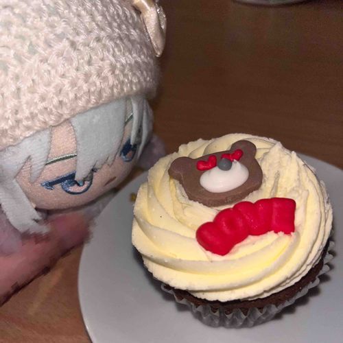 はっぴーばれんたいんです。
こちらのかっぷけーきはとてもおおきくて、きにゃりはおなかいっぱいです。