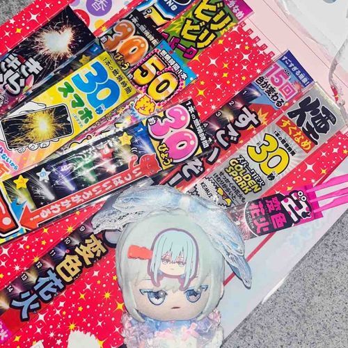 おひさしぶりです。
きにゃりは最近ますたーと花火をしました。
夏の訪れをかんじます。
まいにちとてもあついです。みなさんもこまめなすいぶんほきゅうを忘れずに健康にすごしてください。
きにゃりでした。