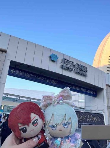 本日はますたーとおもてなしライブへ行ってきました。
ねっきがすごくて、はじめきにゃりはとてもびっくりしましたがますたーがとても楽しそうだったので次第に楽しくなりました。
ますたーのおともだちの西園さまとすこしなかよくなれました。