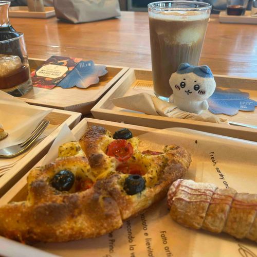 大きなスタバにきたよ💖ご飯美味しすぎ