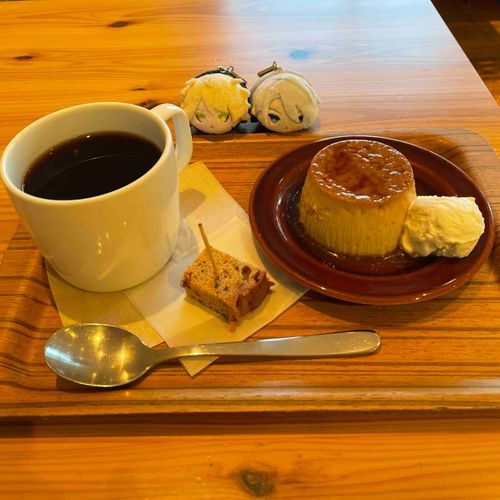 ししょくでちいさいケーキをつけていただいたよ。
よかったにゃ！あるじはそれをたべるといいにゃ。