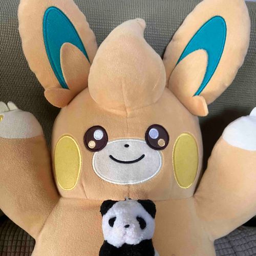 ぱもっとの　かえでちゃん
つよい　こころと　おだやかな　えがおで　
うちのひとが　よわきになっているときは　ほっぺを　ぺしぺしして　はげましてるよ