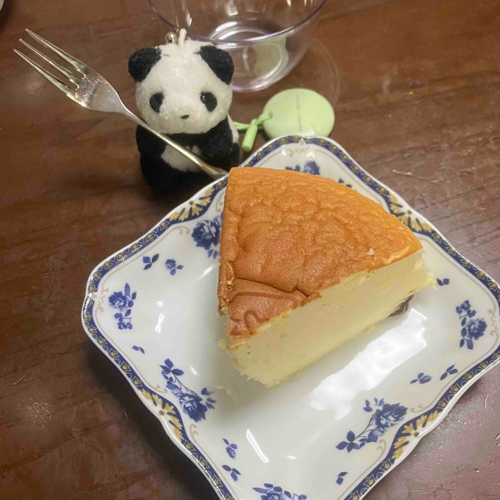 うちのひとの　きょうだいから　ちーずけーき　もらった！
ふわふわで　おいしかったよ〜✨