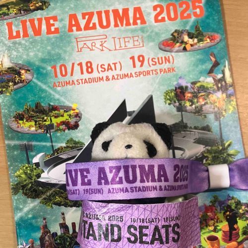 きのう　はじめて　ふぇすに　いってきたよ〜！　すてーじの　おしゃしんは　とれなかったけど　でっかい　おとで　のりのりで　おんがく　きいたり　じゅーすで　きゅうけいしたり　たのしかったよ〜🎶
おねえさんの　いやーまふは　しらすの　かくれがに　なりそう！