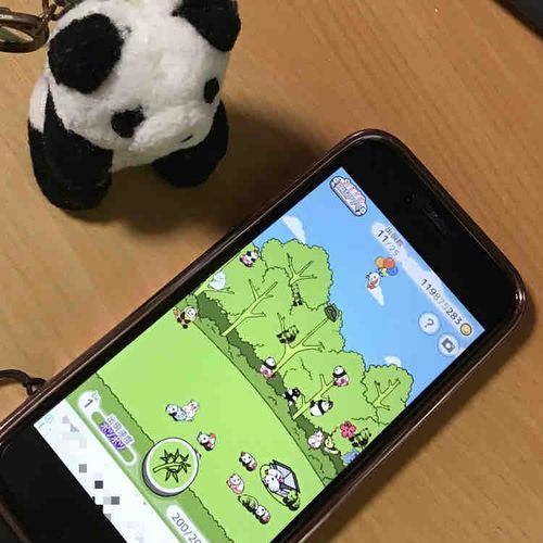 こんしゅうも　おつかれさまよ〜
うちのひと　すまほで　もりに　あらわれる　いろんな　ぱんださんを　ひたすら　あつめる　げーむ　やってたよ🐼🐼🐼🎋