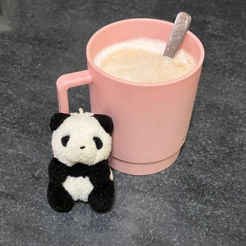 おはよう〜
おひさしぶりの　しらすだよ〜
すずしかったり　あつくて　じめじめしたりで　うちのひとも　ばてばてぎみ💦　むりせず　すごそうね☕️