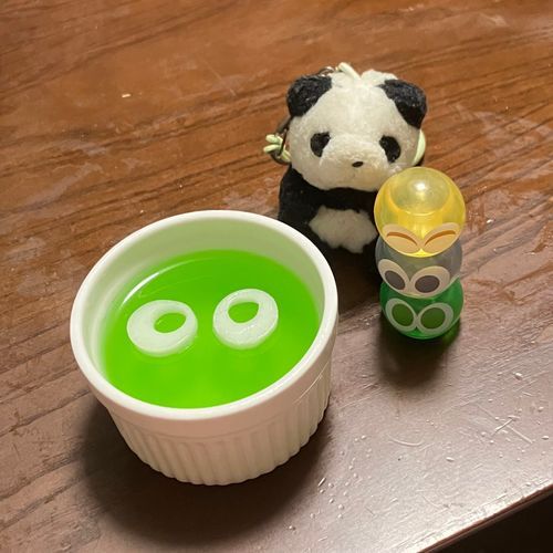 あまってた　かきごおり　しろっぷで　みんなで　ぷよぷよ　ぜりー　つくったよ！
おめめ　つくるの　むずかしかったけど　たのしくて　おいしかったよ〜✨