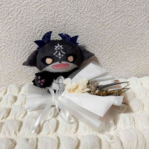 4月から けいやくしゃ が再就職をするから、お祝いにお花を買ってきたぞ！
しっかりとサブ崇拝に励むのだぞ！