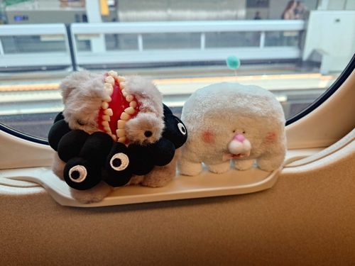 かんさいへりょこうにいきました
タントさんはみゃくみゃくのぶれすれっとがきにいらないそうです、そんげんはかいだといってました
おうちへかえろう
ぼくの、ぼくたちのおうちへ

デア