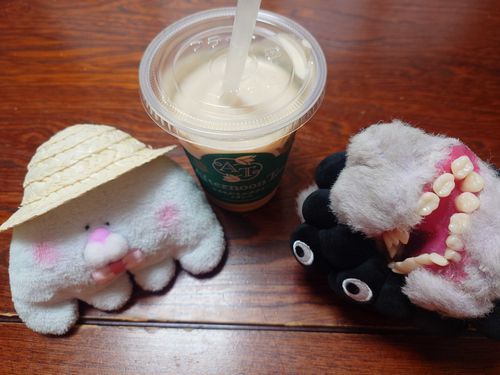 りょこうからかえってきました
ぬしさまがあつそうだからといってむぎわらぼうしをかってくれました
みなさんもねっちゅうしょうにきをつけてくださいね

デア
