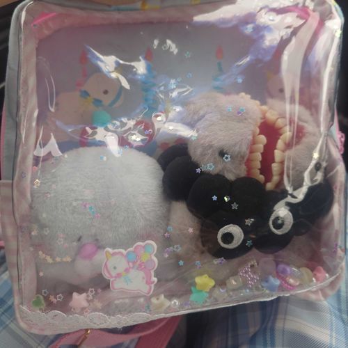 きょうはぬしさまとタントさんとおでかけしてきました。ぼくをおむかえしてくれたおみせでどうじつおむかえしたかばんでおでかけにいきました。どこかなつかしいここちよさがありました。

デア