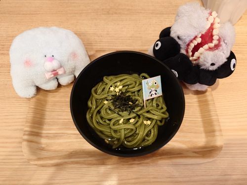 けろろぐんそうそんなにしらないのにひやしうどんだからたべてました。とくてんのすてっかーはたまたまけろろしりーずがすきなおともだちにあげたそうです

デア