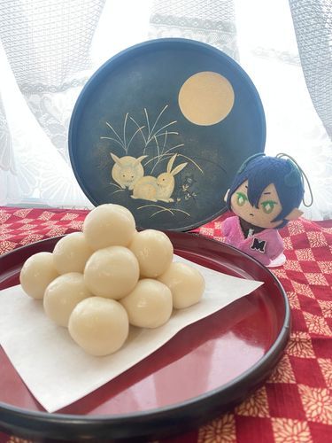 今日は十三夜のお月見。お月見だんごをつくりました