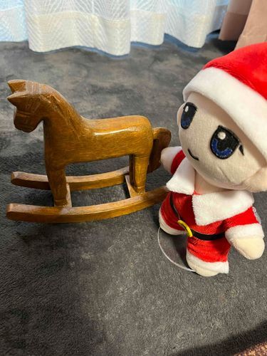 「おうまさん」、ぼくのところに「いらっしゃい」なの！
ちょっと「せなか」にのせて「ゆらゆら」させてほしいの！